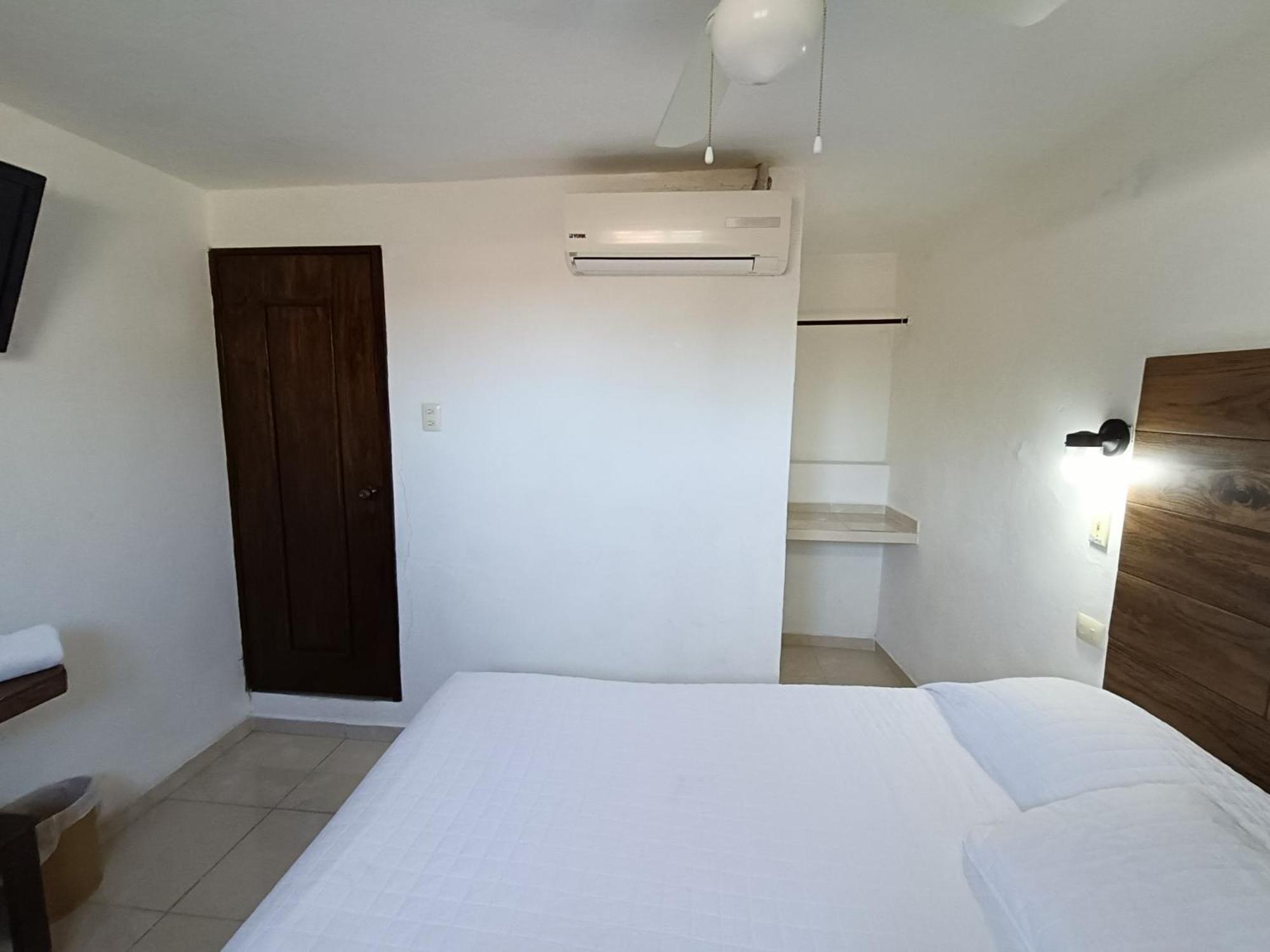 Hotel Rath Campeche Kültér fotó